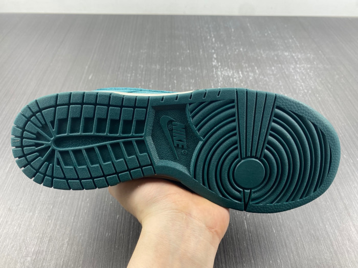 nike dunk low green velvet dz5224-300