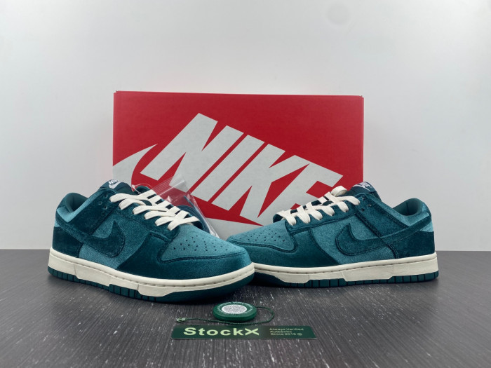nike dunk low green velvet dz5224-300