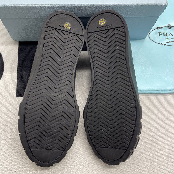 PRADA LOW TOP SNEAKE