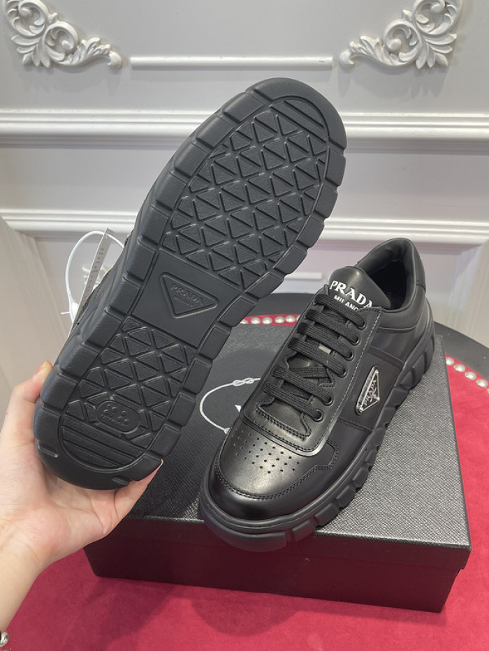 pra*a-monolith black