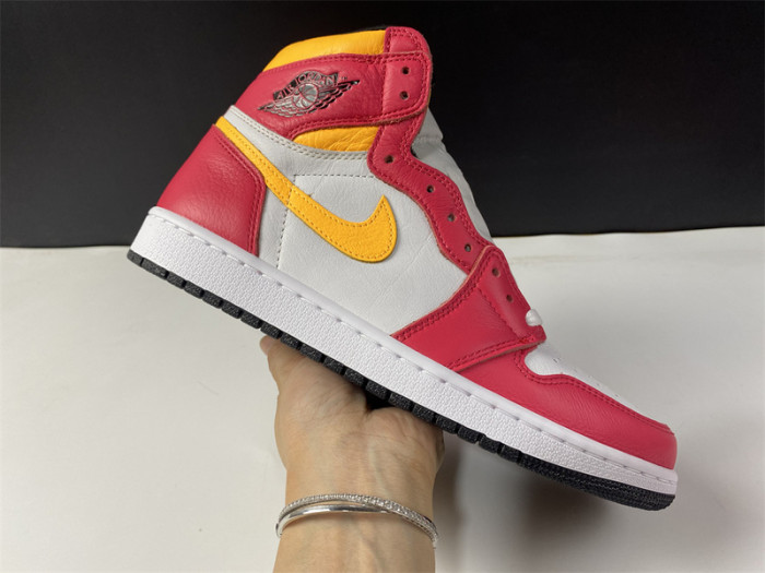 air jordan 1 retro high og light fusion red 555088-603
