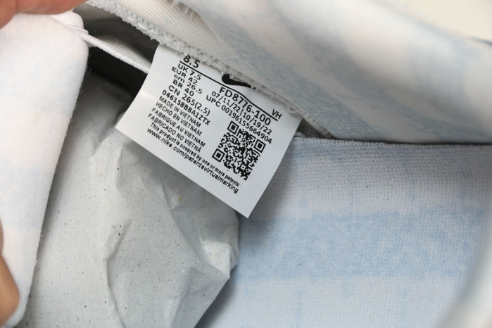 nike sb dunk low white lobster (friends and family) fd8776-100