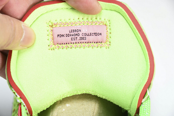 nike lebron 20 stocking stuffer fj4955-300