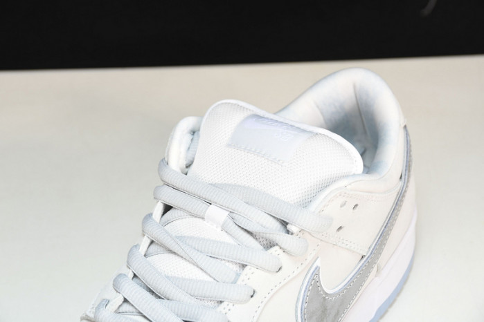 nike sb dunk low white lobster (friends and family) fd8776-100