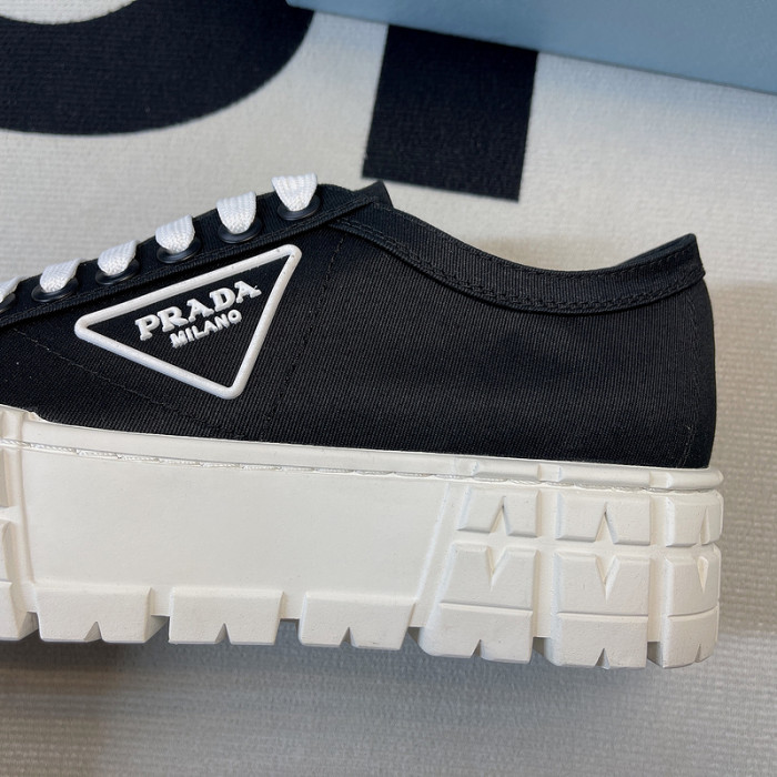 PRADA LOW TOP SNEAKE