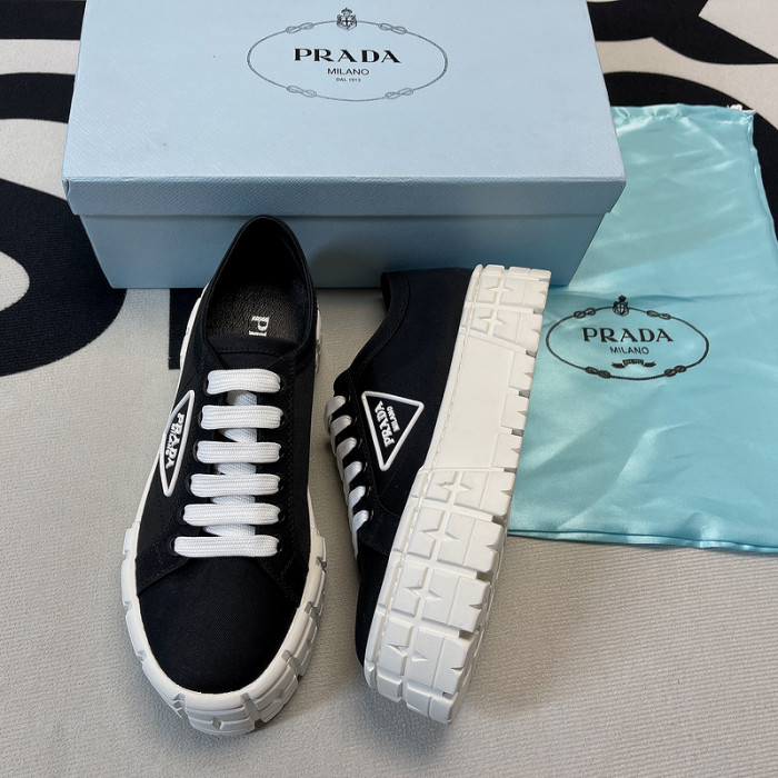 PRADA LOW TOP SNEAKE