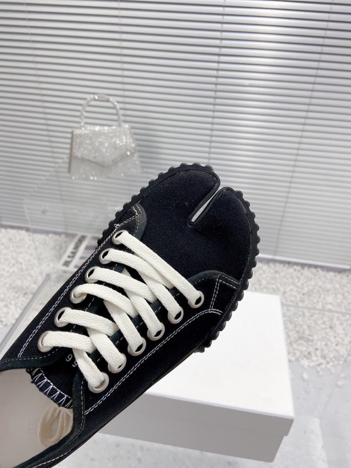 ma*s*n Ma*i*la tabi shoes