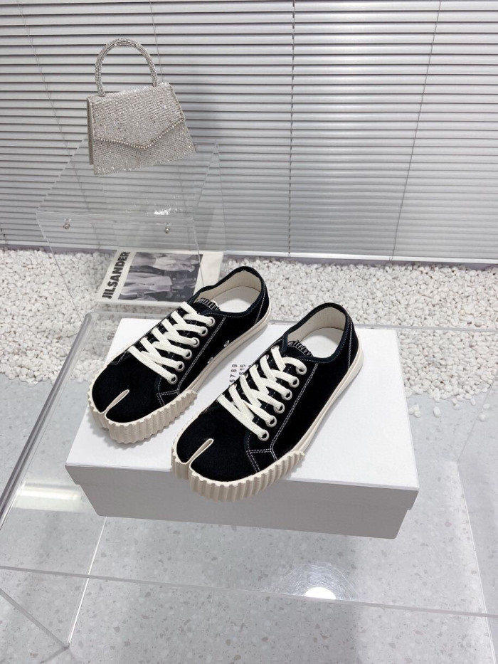 ma*s*n Ma*i*la tabi shoes