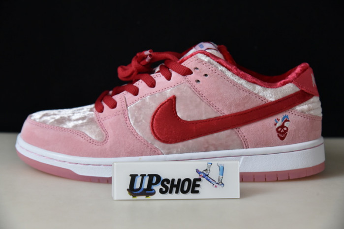 nike sb dunk low strangelove skateboards ct2552-800