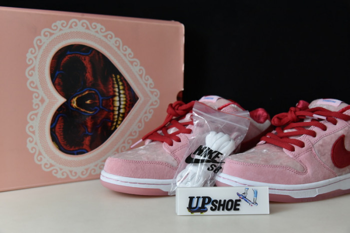 nike sb dunk low strangelove skateboards ct2552-800