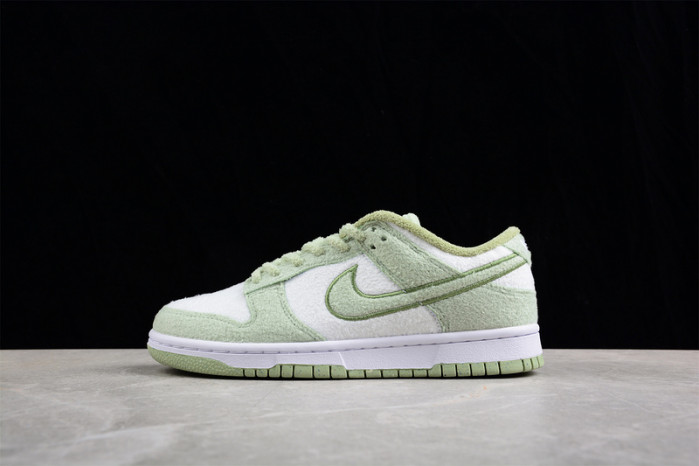 nike dunk low se fleece pack honeydew dq7579-300