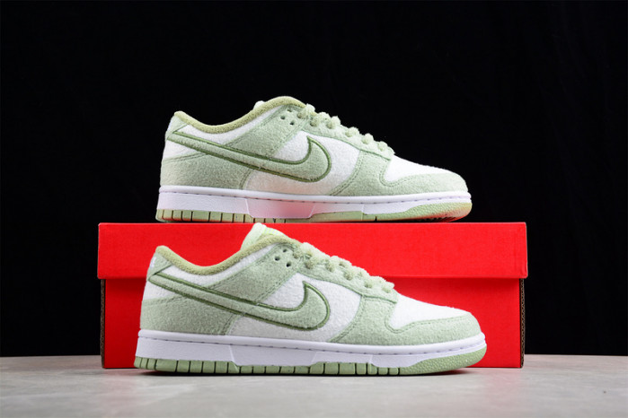 nike dunk low se fleece pack honeydew dq7579-300