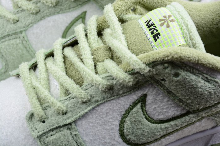 nike dunk low se fleece pack honeydew dq7579-300