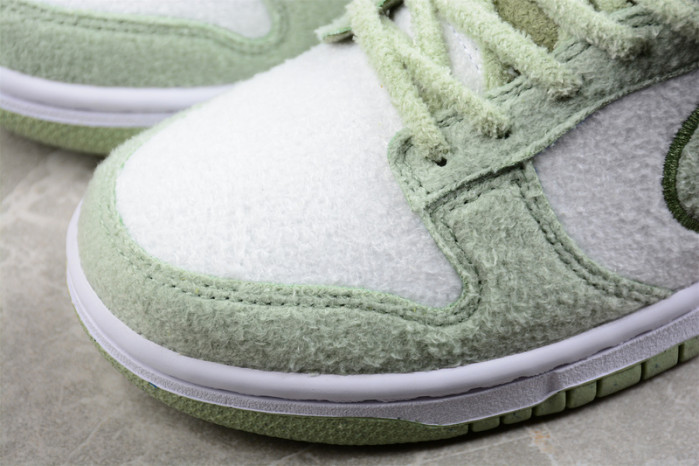 nike dunk low se fleece pack honeydew dq7579-300
