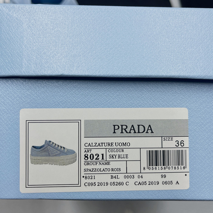 pra*a low top sneake