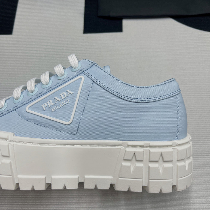 pra*a low top sneake