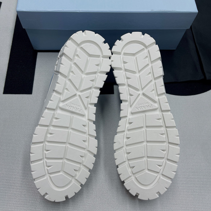 pra*a low top sneake