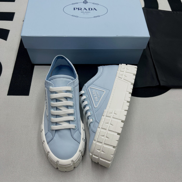 pra*a low top sneake