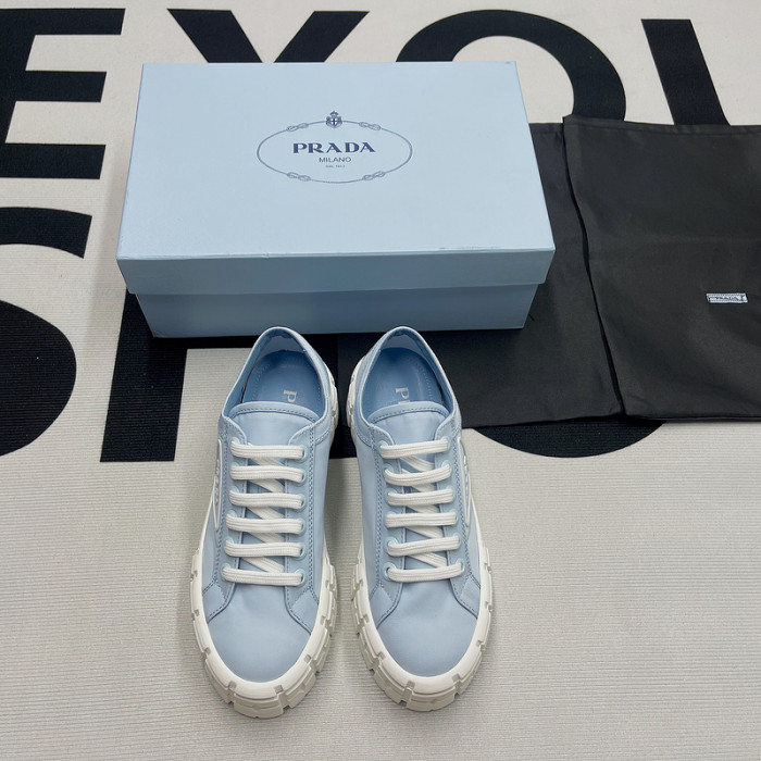 pra*a low top sneake