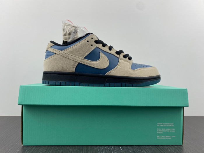 nike sb dunk low light cream thunderstorm bq6817-200