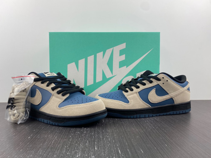 nike sb dunk low light cream thunderstorm bq6817-200